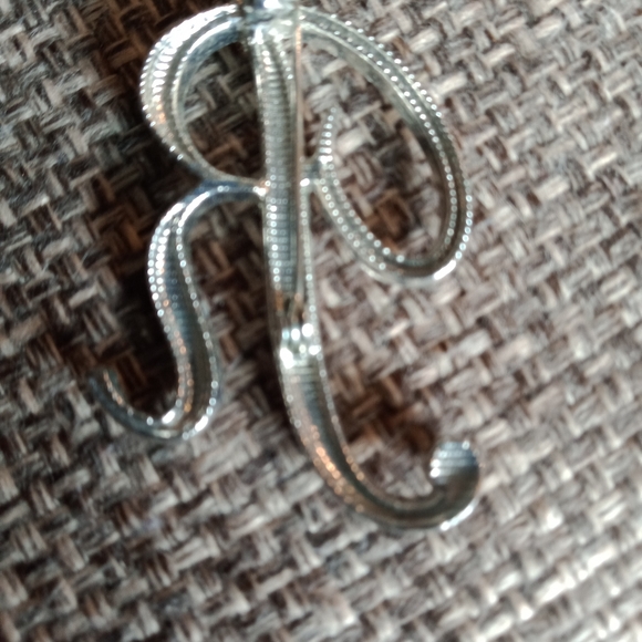 Silver colored "R" Brooch with Rhinestones - Picture 2 of 4